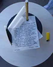 grzbiet tortu tematycznego z życzeniami