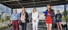 Dziekan WMFI, Kanclerz UG i mgr Laura Grzonka na scenie