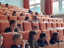 publika, jury i uczestnicy na auli