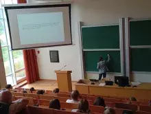 uczestnik przy tablicy