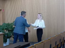 Michelle O'Brien odbiera nagrodę