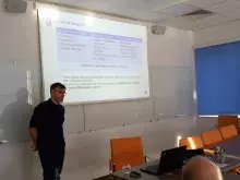 prodziekan Szepietowski prezentuje