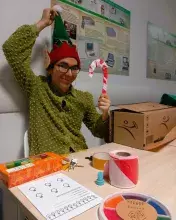 student przebrany za elfa, stoisko gry terenowej