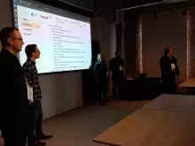 prowadzący rozpoczynają warsztaty