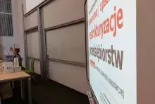 rzutnik i pulpit wykładowcy