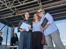 dr inż. Agnieszka Rowińska-Schwarzweller odbiera podziękowania od studentów