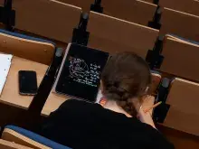uczestniczka na wykładzie